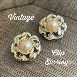 Vintage 1980’s Metal Chain & Pearl Center Clip Earrings